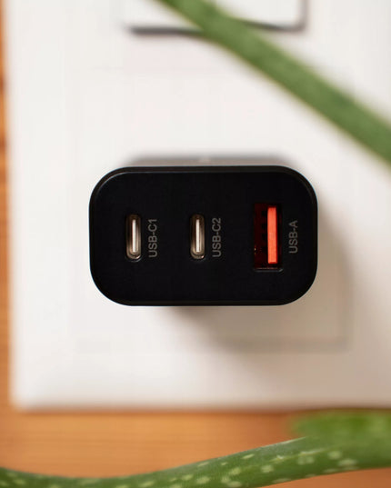 Spacecase 30W tinklo įkroviklis telefonui, greitas įkrovimas, 3x USB, USB-C