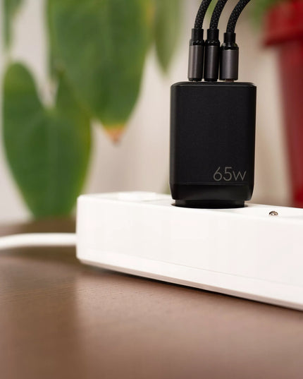 Tinklės įkroviklis Spacecase 65W, greito įkrovimo GaN technologija, 2x USB-C ir USB-A