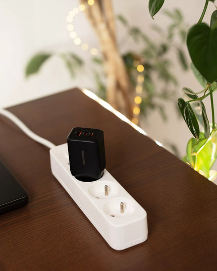 Tinklės įkroviklis Spacecase 65W, greito įkrovimo GaN technologija, 2x USB-C ir USB-A