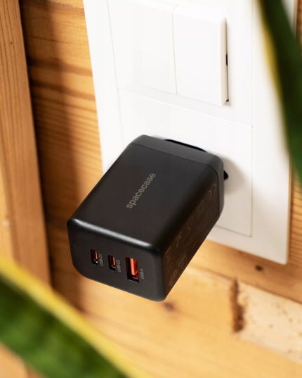 Tinklės įkroviklis Spacecase 65W, greito įkrovimo GaN technologija, 2x USB-C ir USB-A