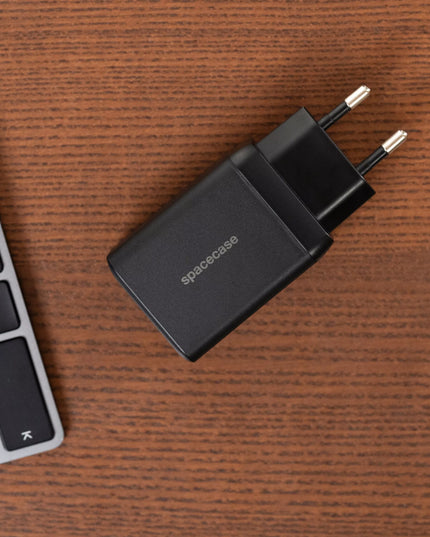 Tinklės įkroviklis Spacecase 65W, greito įkrovimo GaN technologija, 2x USB-C ir USB-A