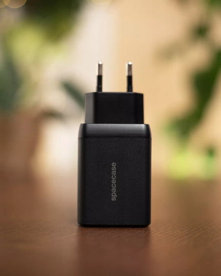 Tinklės įkroviklis Spacecase 65W, greito įkrovimo GaN technologija, 2x USB-C ir USB-A