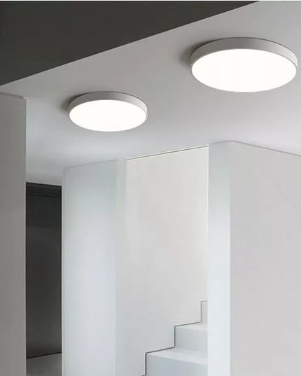 Apvalus 60 cm baltas lubinis „Temar“ CLEO šviestuvas – modernus LED plafonas su nuotolinio valdymo pulteliu ir reguliuojama spalvų temperatūra