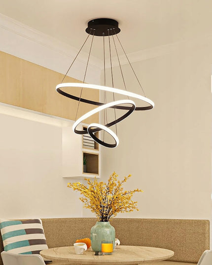 Juodas pakabinamas lubinis šviestuvas LED, 3 žiedai + nuotolinio valdymo pultelis, keičiama spalva