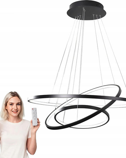 Juodas lubinis pakabinamas LED šviestuvas su 3 žiedais ir nuotolinio valdymo pulteliu, keičiama spalvos temperatūra