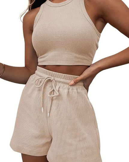 Laisvalaikio, sportinis komplektas, crop top stiliaus marškinėliai ir šortai, moterims