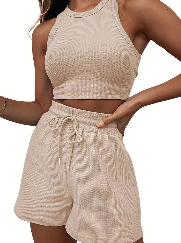 Laisvalaikio, sportinis komplektas, crop top stiliaus marškinėliai ir šortai, moterims