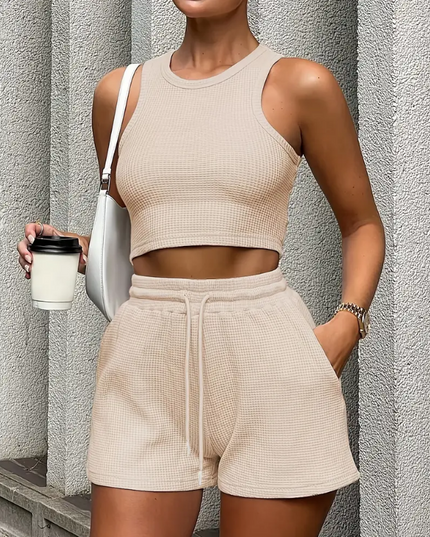 Laisvalaikio, sportinis komplektas, crop top stiliaus marškinėliai ir šortai, moterims