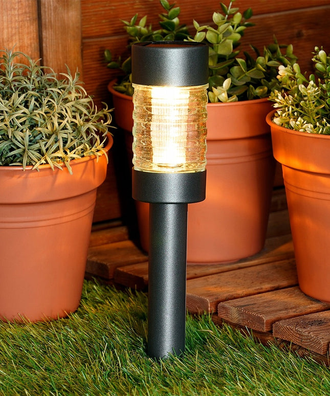 Sodo lauko LED šviestuvas su įmontuotu saulės moduliu ir jutikliu