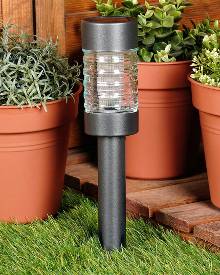 Sodo lauko LED šviestuvas su įmontuotu saulės moduliu ir jutikliu