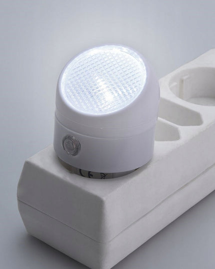 LED naktinė lemputė į rozetę su tamsos jutikliu
