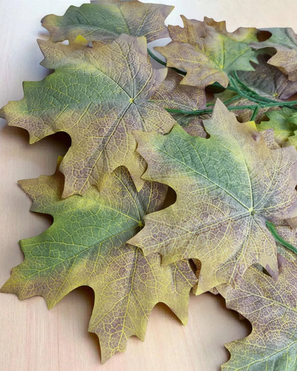 Rudens klevo lapas, samanotas žaliai rudas, 59 cm, lapų puokštė