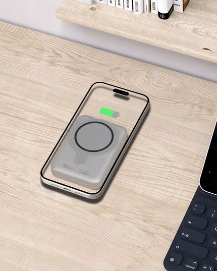 Magnetinis išorinis akumuliatorius "Powerbank" su "Qi" įkrovimo funkcija ir "MagSafe" palaikymu, 10000 mAh, 15 W, USB-C, skirtas "iPhone"