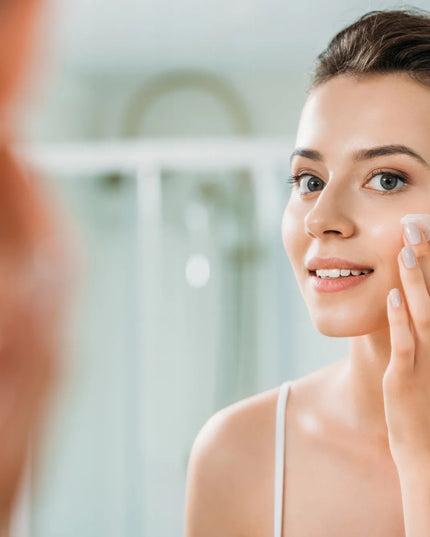 NIVEA PERFECT & MATTE matuojantis veido kremas su vitaminu C riebiai odai