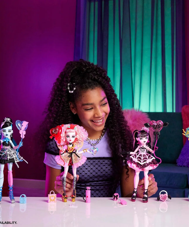 MONSTER HIGH DRACULAURA „BAISIAI SALDUS GIMTADIENIS“ LĖLĖ 27 CM, BALIONAS IR AKSESUARAI