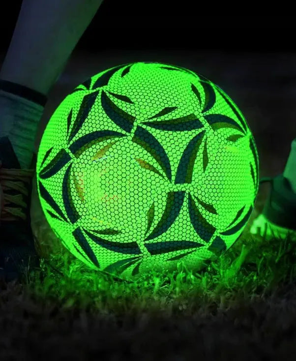 Stebuklingas atspindintis futbolo kamuolys fluorescencinis šviečiantis