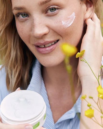NIVEA SOFT intensyviai drėkinantis veido ir kūno kremas su vitaminu E, 300 ml