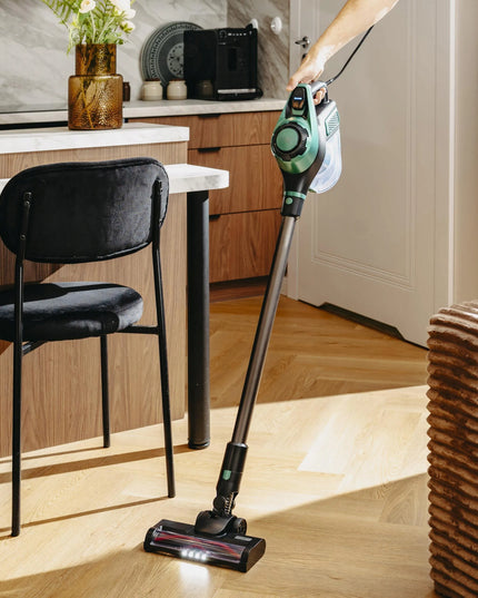 Adler AD 7083 laidinis vertikalusis dulkių siurblys, 700 W, 15 000 Pa, be maišelio, su elektriniu šepečiu
