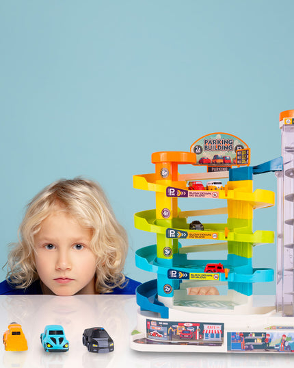 Daugiaaukštis garažas su liftu 6 automobiliukams berniukui