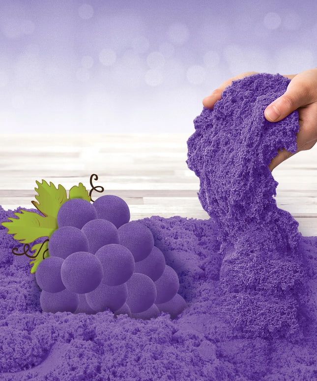 SPIN MASTER Kinetic Sand violetinis vynuogių kvapo kinetinis smėlis, 228 g