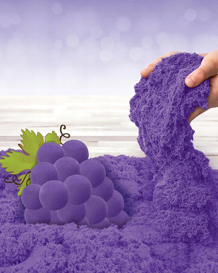 SPIN MASTER Kinetic Sand violetinis vynuogių kvapo kinetinis smėlis, 228 g