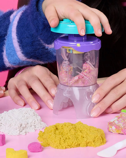 „Kinetic Sand“ kinetinis smėlis „Ledų desertai“ su maišytuvu, 3 spalvos, 18 formų