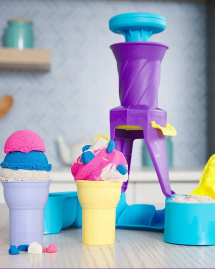 „Kinetic Sand“ kinetinio smėlio ledų kioskelis su ledų gaminimo stotele ir priedais