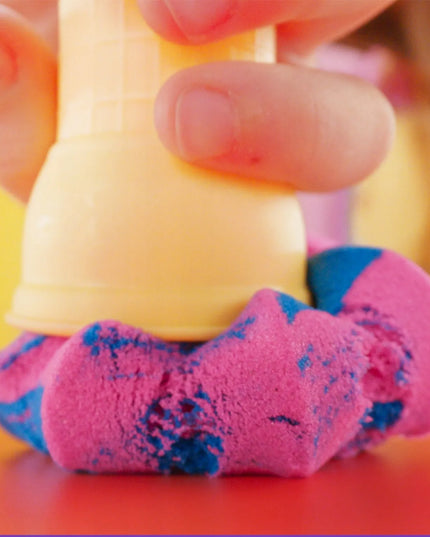 „Kinetic Sand“ kinetinio smėlio ledų kioskelis su ledų gaminimo stotele ir priedais