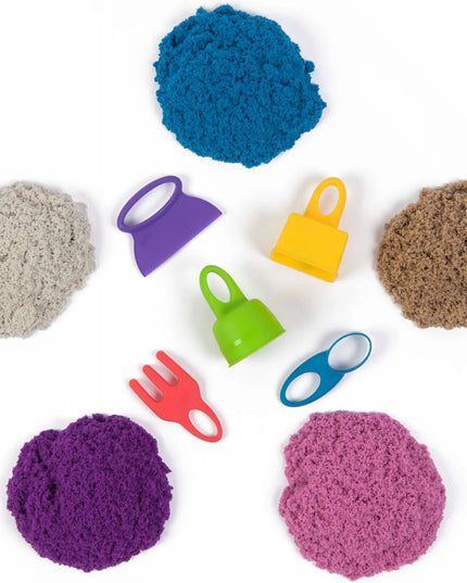„Spin Master Kinetic Sand“ kinetinis smėlis su formelėmis, 5 spalvos, lagamine, 907 g