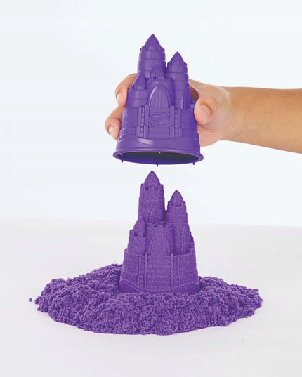 KINETINIO SMĖLIO RINKINYS „KINETIC SAND“ – PILIS, FORMELĖS IR PADĖKLAS, 454 G