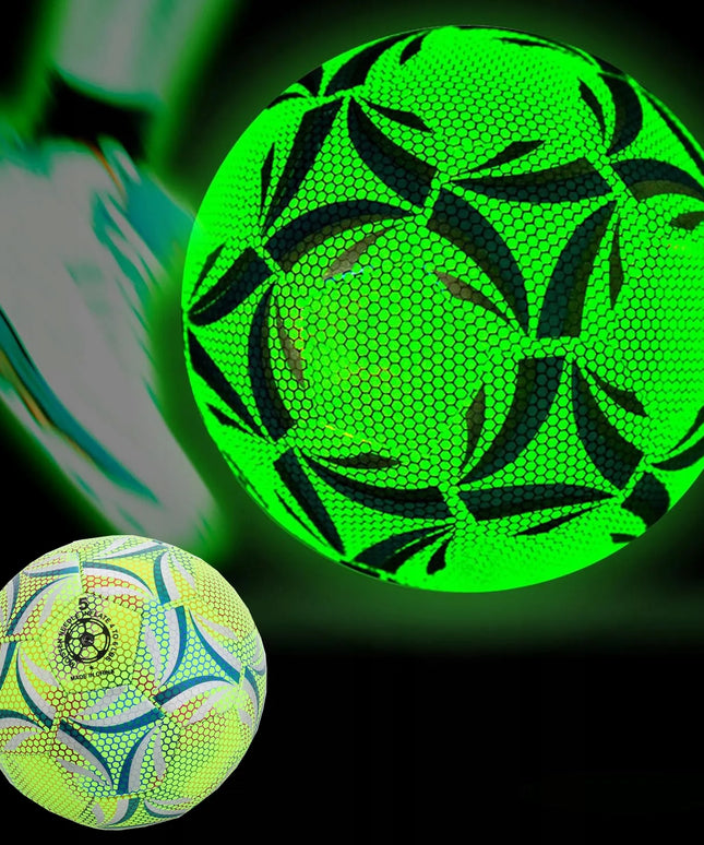 Tamsoje šviečiantis futbolo kamuolys naktiniam žaidimui ir treniruotėms