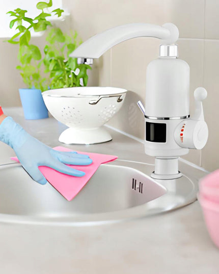 Momentinis elektrinis vandens šildytuvas 3 kW LCD