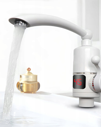 Momentinis elektrinis vandens šildytuvas 3 kW LCD