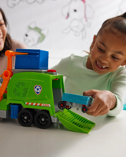 PAW Patrol Rocky šiukšliavežė – Deluxe gelbėjimo transporto priemonė su figūrėle ir priedais