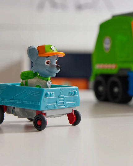 PAW Patrol Rocky šiukšliavežė – Deluxe gelbėjimo transporto priemonė su figūrėle ir priedais