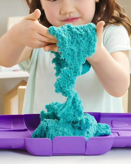 „Kinetic Sand“ kinetinis smėlis „Pilies lagaminėlis“ su turkio spalvos smėliu ir formelė