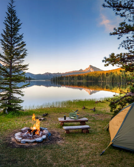 Nešiojamas virtuvinis radijas su saulės energija, dinamą, statybinis žibintuvėlis, powerbank 4500mAh