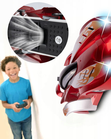 Sienomis važiuojantis lenktyninis automobilis su distanciniu pulteliu