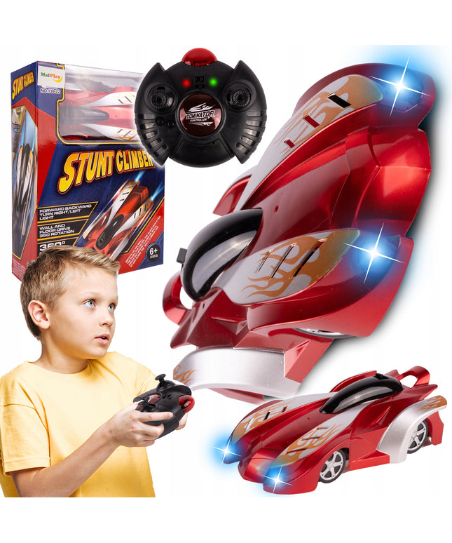 Sienomis važiuojantis lenktyninis automobilis su distanciniu pulteliu