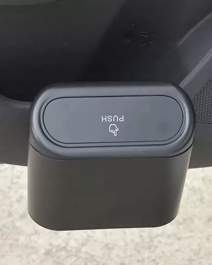 Mažas automobilinis šiukšlių kibiras ant sėdynės šono