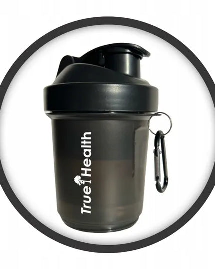 True Health sportinis shakeris 400 ml su sieteliu, spyruokle ir dviem papildomais indeliais