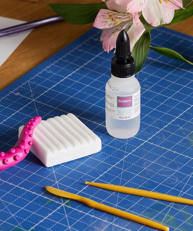SUPER SCULPEY polimerinio molio minkštiklis ir skiediklis, 30 ml, su tiksliu dozavimo antgaliu