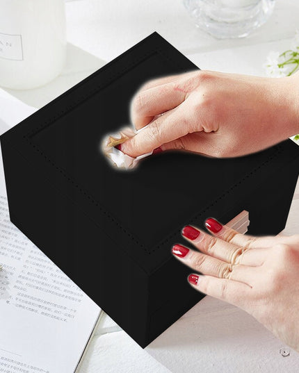 Talpi, elegantiška papuošalų dėžutė – skrynelė su veidrodėliu ir organizatoriumi.