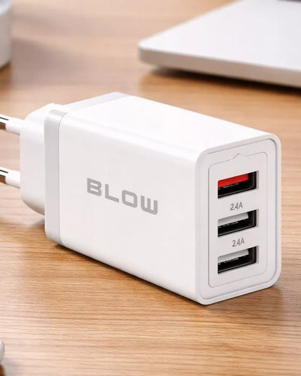 Spartusis sieninis įkroviklis 3xUSB Quick Charge QC 30W + USB-C laidas 1m baltas