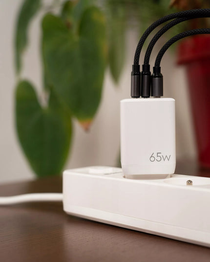 Spartusis Spacecase GaN 65W įkroviklis, 2x USB-C ir USB-A jungtys, skirtas telefonui, QC 3.0 PD PPS