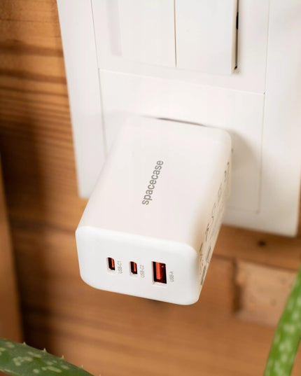 Spartusis Spacecase GaN 65W įkroviklis, 2x USB-C ir USB-A jungtys, skirtas telefonui, QC 3.0 PD PPS