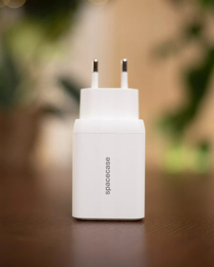 Spartusis Spacecase GaN 65W įkroviklis, 2x USB-C ir USB-A jungtys, skirtas telefonui, QC 3.0 PD PPS