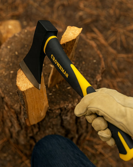 Universalus kirvis 800g, patogus, STIPRUS, iš anglinio plieno, 38cm, skirtas skaldyti