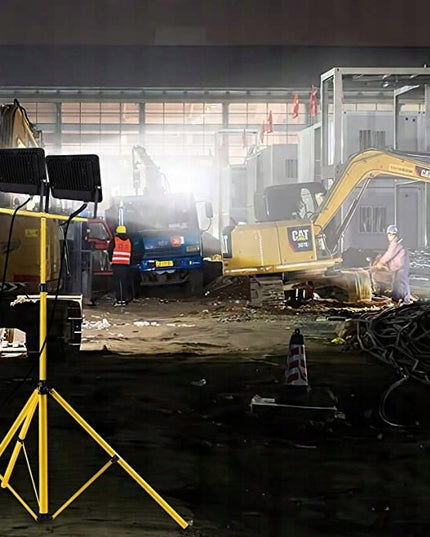 LED apšvietimo stovas, prožektoriams, halogenams, 2 lempos su skersiniu