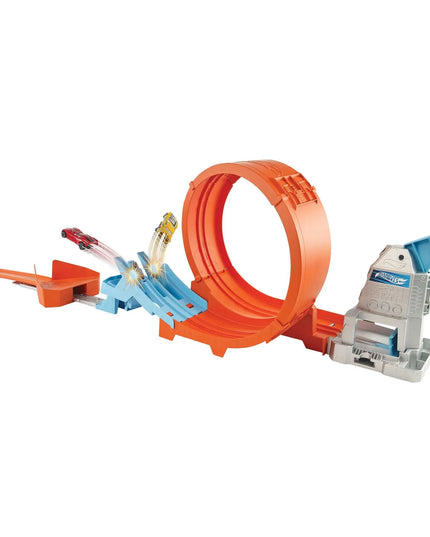 „Hot Wheels“ trasa „Wyskocznia“ su automobiliuku